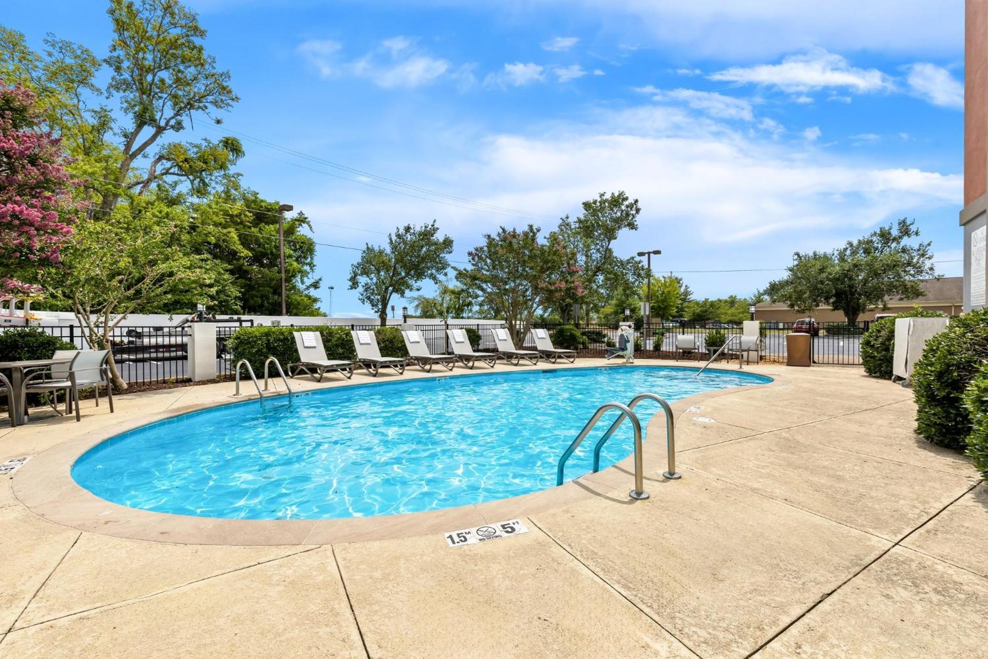 Holiday Inn Express Nashville-Hendersonville By Ihg Exterior photo